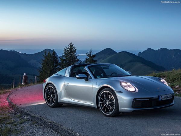 Giá xe Porsche 911 lăn bánh
