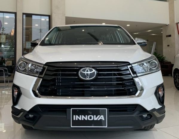Toyota Innova trăng tròn V  Giá lăn lóc bánh Thông số và Khuyến mãi
