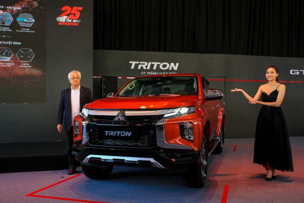 Mitsubishi Triton 2022: Giá xe, Lăn bánh, Hình ảnh &amp; Mua Trả góp