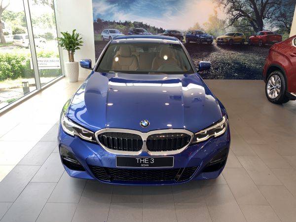 Tốn 233 triệu độ option xịn xò chủ xe BMW 330i M Sport bán ngang giá mua  mới khi vừa chạy 3300 km
