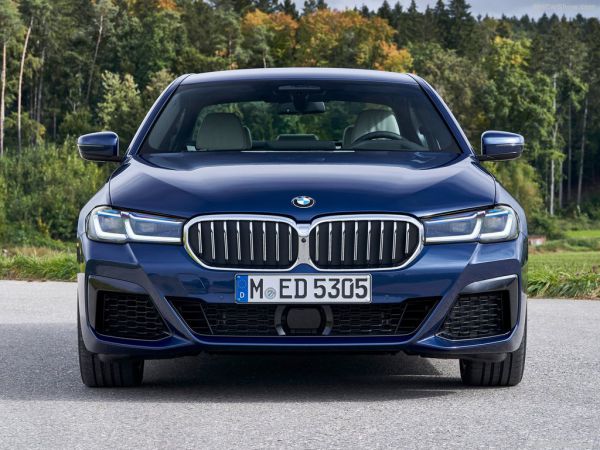  BMW 540i 2023: precio de silla de ruedas, especificaciones, imágenes