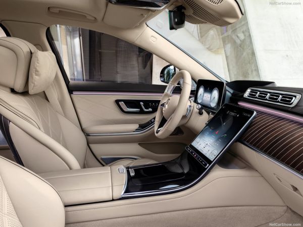 Cận cảnh vẻ đẹp mắt mải miết hoặc của MercedesMaybach S650 Cabriolet