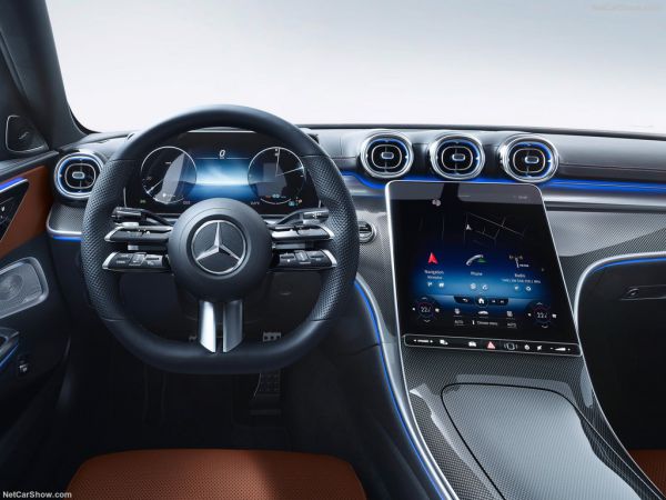 Đánh giá xe Mercedes C300 AMG 2020  Phong cách thể thao giá CHƯA ĐẾN 2 tỷ  đồng