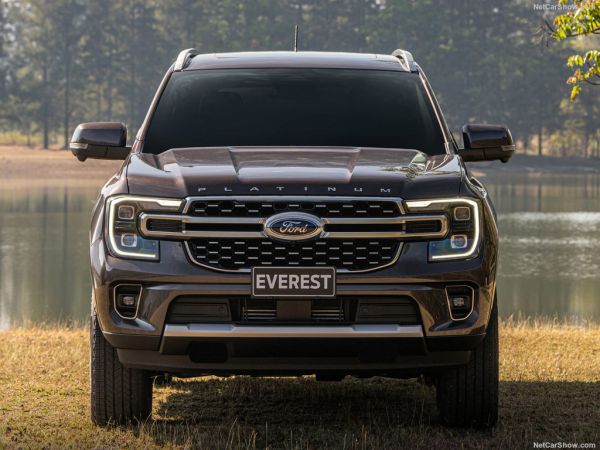 Chi tiết Ford Everest 2023 kèm giá bán 032023
