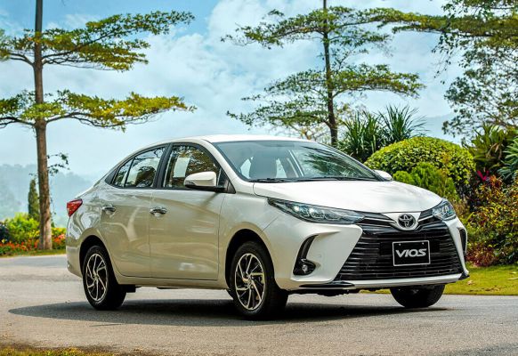 Toyota Vios giá lăn bánh tại Hà Nội - Nếu bạn đang tìm kiếm một chiếc xe đáng tin cậy với giá cả phải chăng, Toyota Vios sẽ là lựa chọn hoàn hảo. Với giá lăn bánh cực kỳ hấp dẫn tại Hà Nội, bạn sẽ được tận hưởng cảm giác lái xe an toàn và tiết kiệm nhiên liệu.