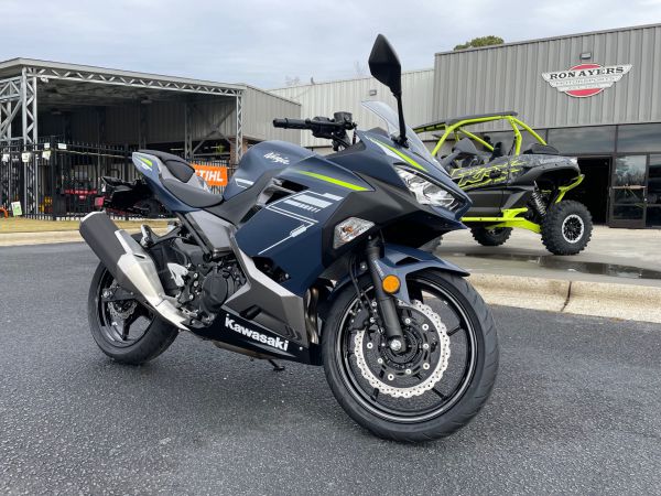 Kawasaki Ninja 400 ABS 2019 thêm màu tem giá không đổi 159 triệu đồng