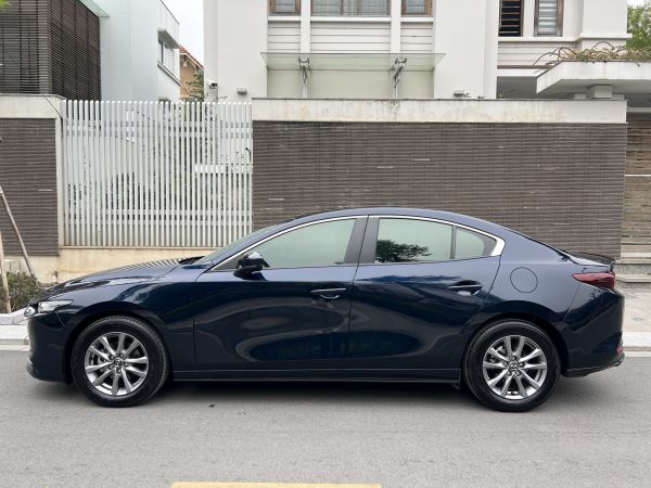  Comprar y vender Mazda 3 1.5 Sedán de Lujo 2022 en color negro - Precio de auto usado
