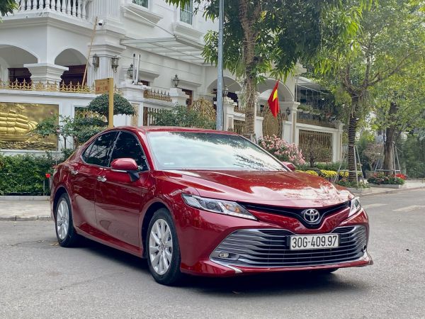 Toyota Camry 2019  Màu đỏ nhập khẩu nguyên chiếc